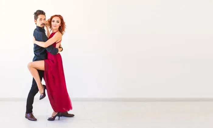 30-Minute private couples dance lesson incl 1-hour group class & social