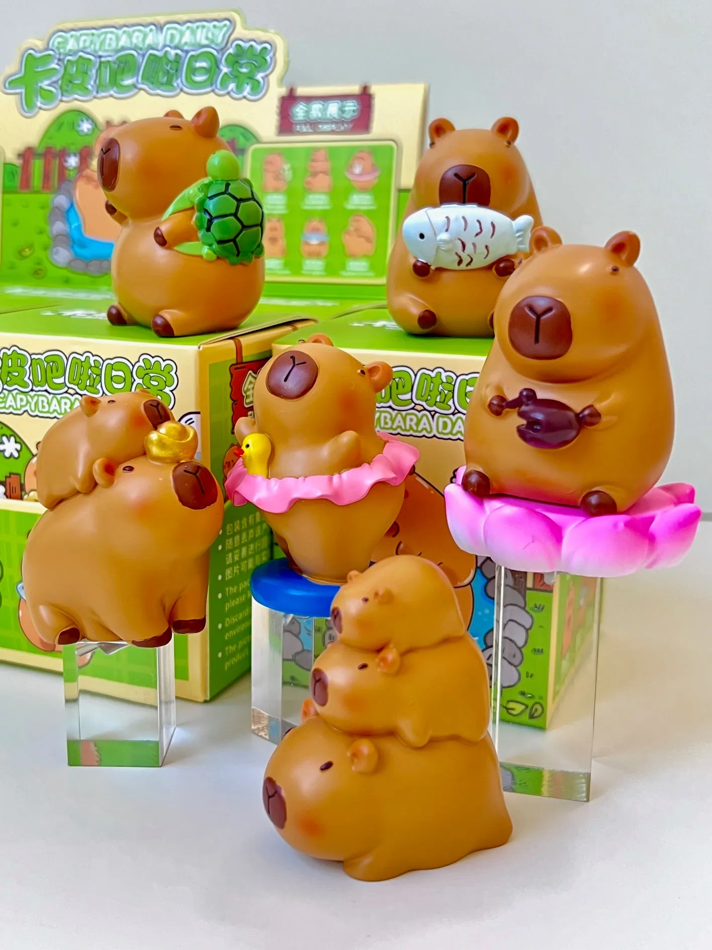 71030 CAPYBARA LIFE FIGURINE BLIND BOX-6