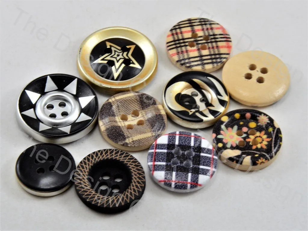 Assorted Pack Of Wooden 28L Button