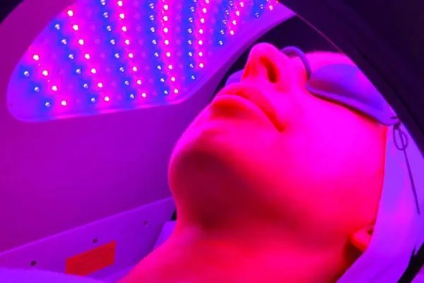 Dermalux Tri-Wave LED Light Therapy Course of 10 3 FREE (save €210)