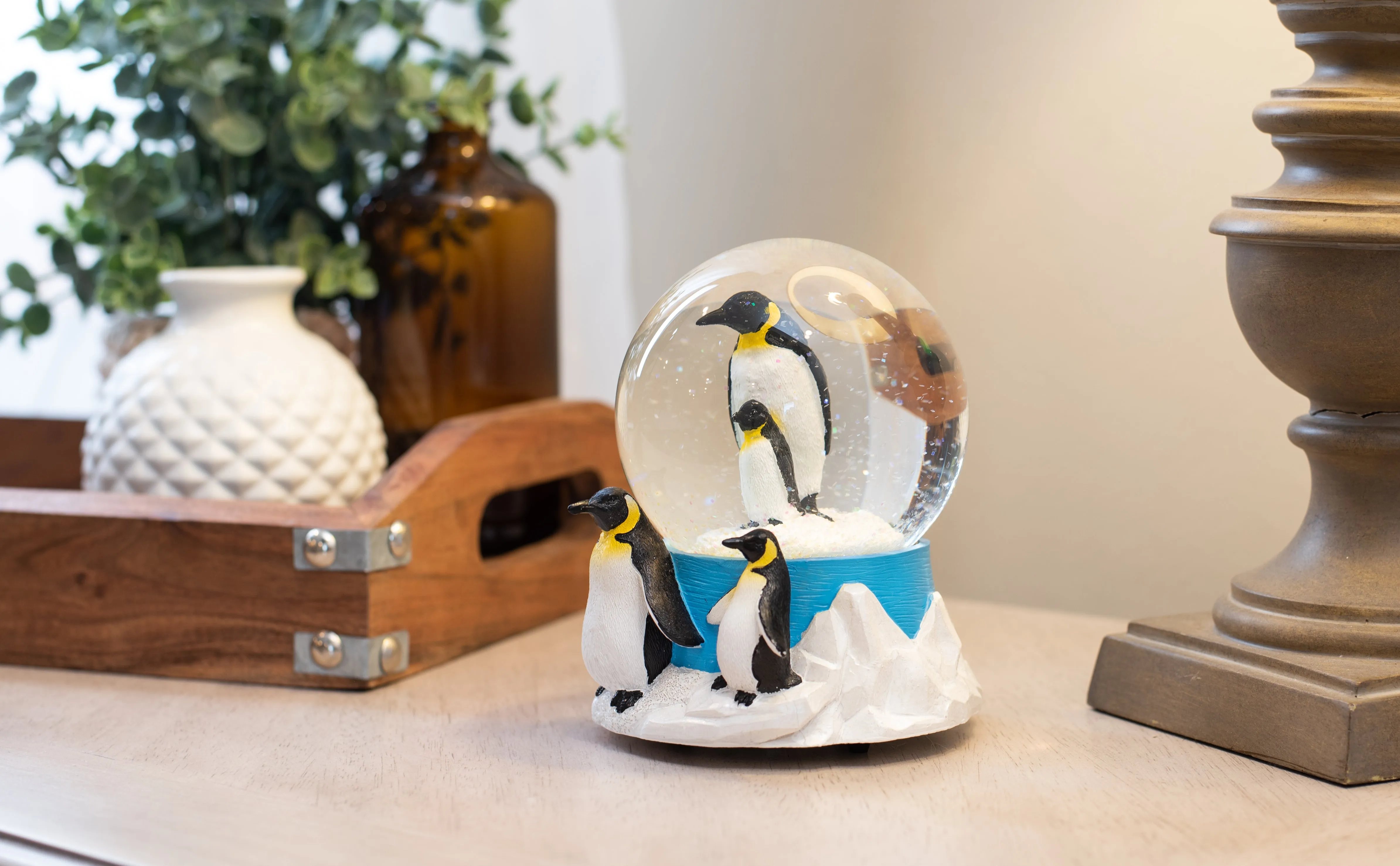 Elanze Designs King Penguin Family 100MM Musical Snow Globe Plays Tune Wonderful World