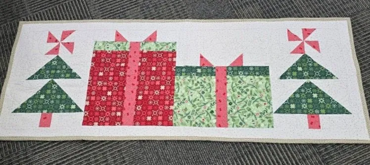 Simple Gifts Christmas Table Runner Class